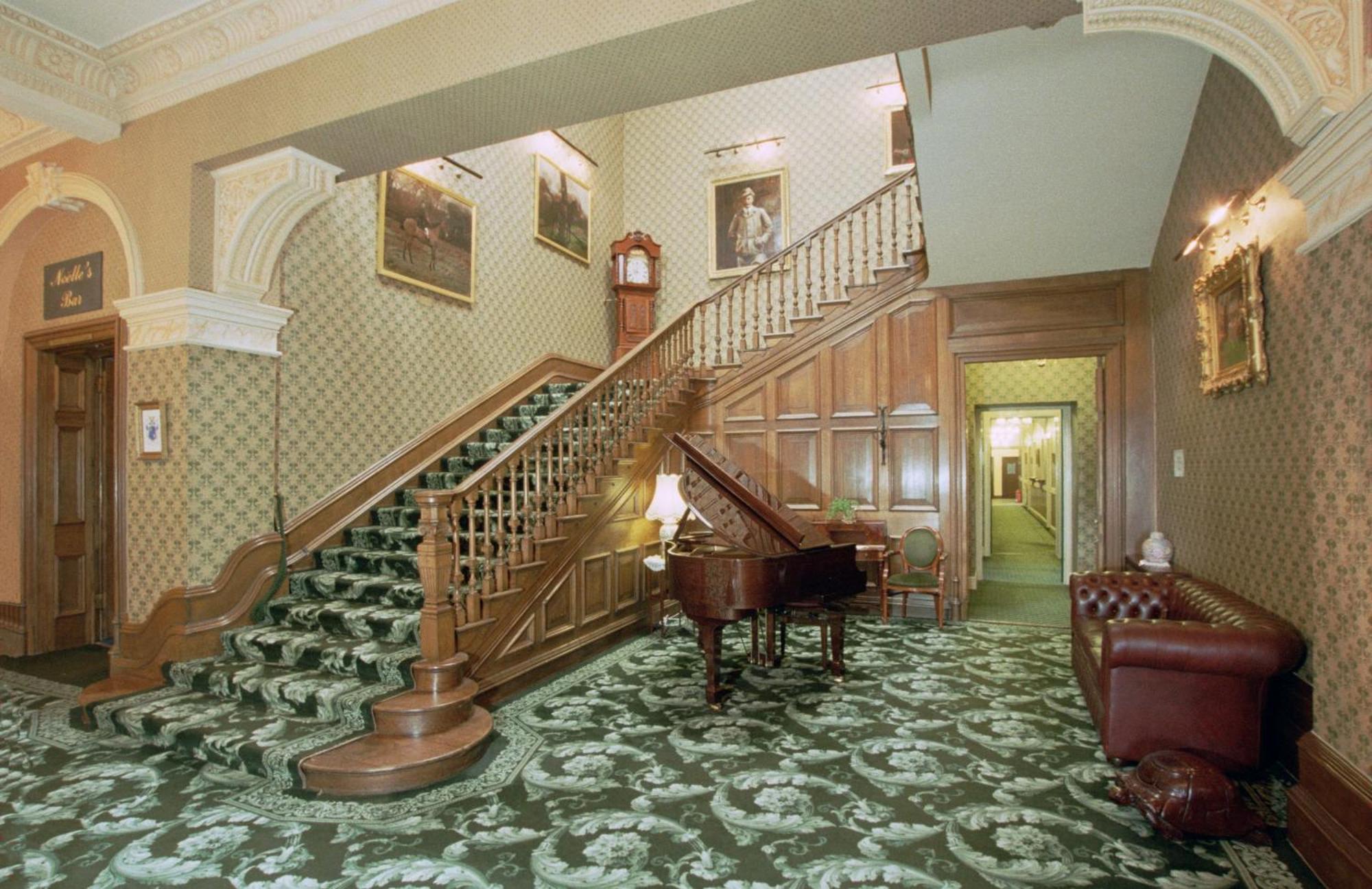 Tre-Ysgawen Hall & Spa Llangefni Exteriör bild